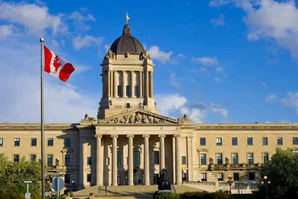 14 Practical Things to Do When You Arrive in Manitoba