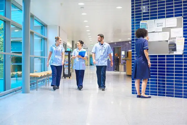 12 Top Benefits Working in UK’s NHS as Nurse